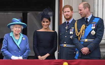 Isabel II, los duques de Sussex y el príncipe Guillermo.