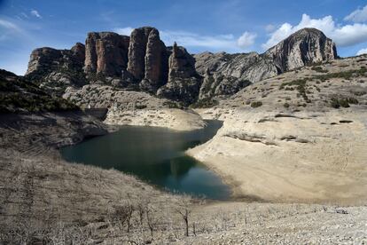 Sequía en el pantano de Vadiello (Huesca)