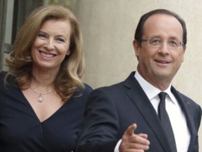 Hollande y Valérie Trierweiler, en el Eliseo.