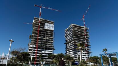 Construcción de dos edificios de viviendas en Málaga, el pasado enero.