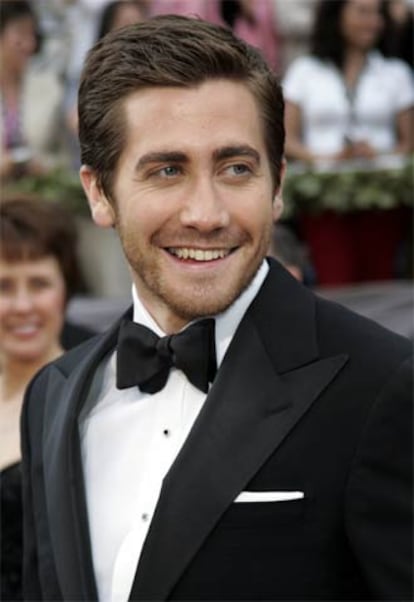 Uno de los guapos guapísimos de la alfombra fue Jake Gyllenhaal, candidato a la estatuilla al mejor actor de reparto por <i>Brokeback Mountain</i>. La verdad es que estaba muy elegante con su esmoquin.