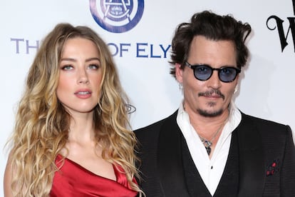 Johnny Depp y Amber Heard en una gala en Culver City, California, el 9 de enero de 2016.