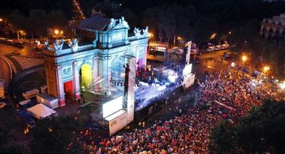 Ambiente en la madrile&ntilde;a plaza de la Independencia.