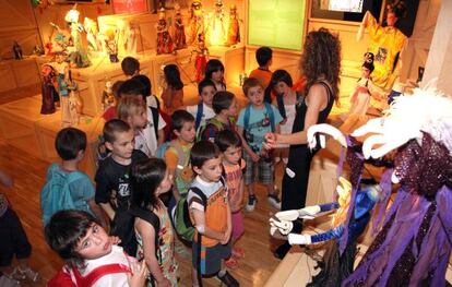 Un grupo de niños en el Museo del Topic.