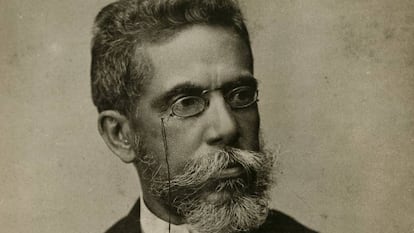 O escritor brasileiro Machado de Assis, aos 57 anos