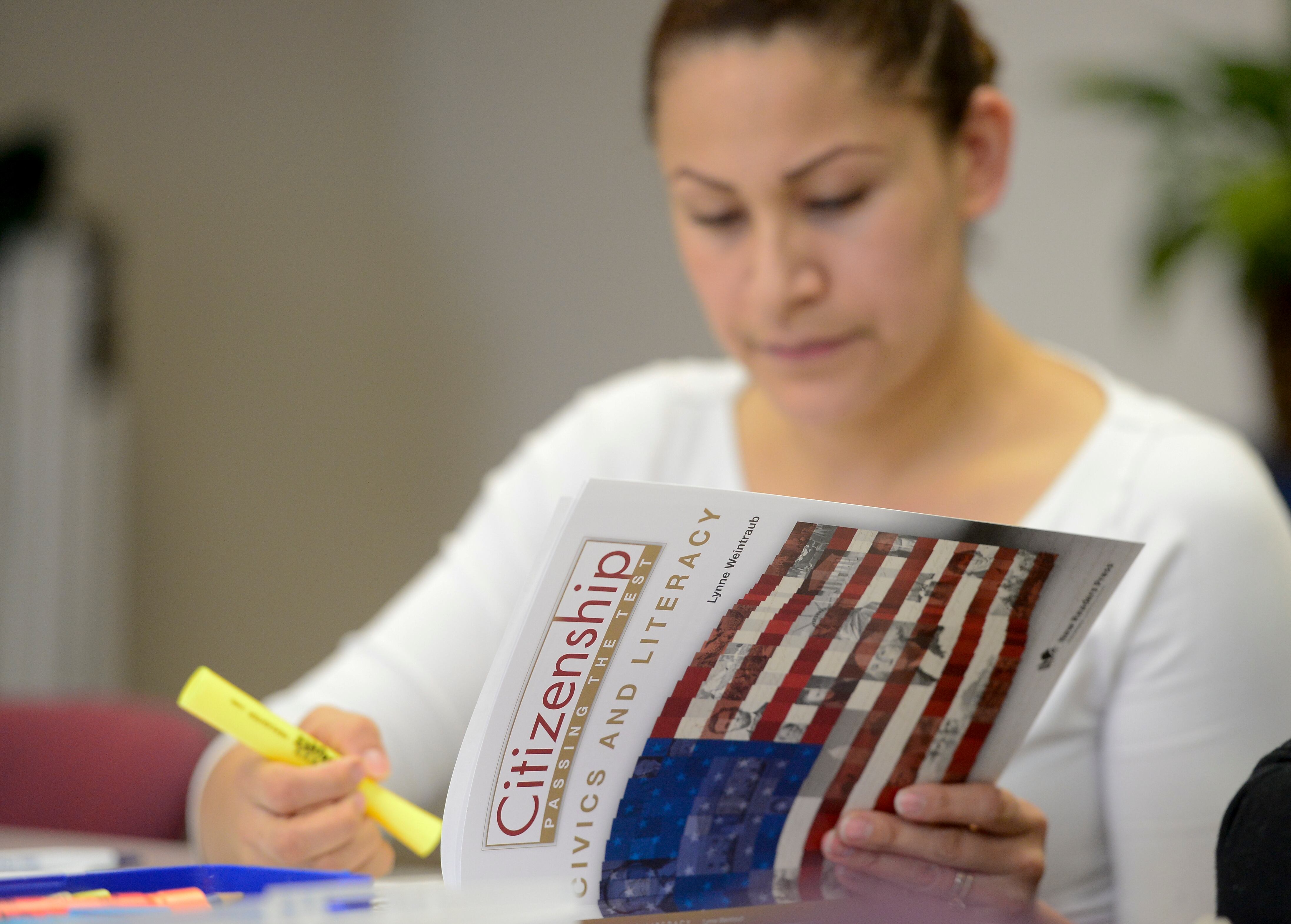 El nuevo examen para obtener la ciudadanía estadounidense será más severo y entrará en vigor en octubre: estos son los cambios que trae