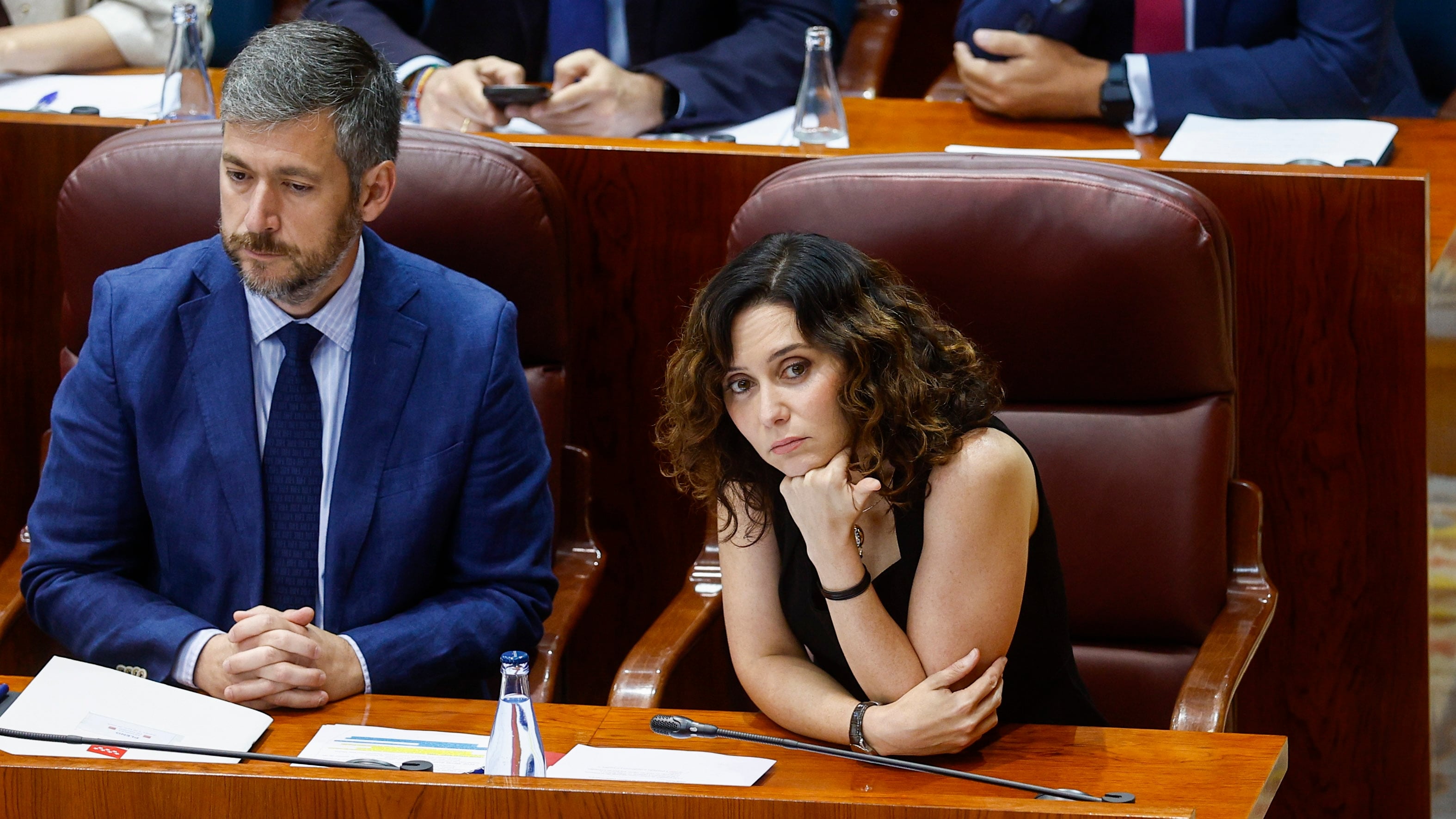 Ayuso amenaza con irse de la Conferencia de Presidentes de Barcelona: “O se habla español o me saldré. No me pondré el pinganillo”
