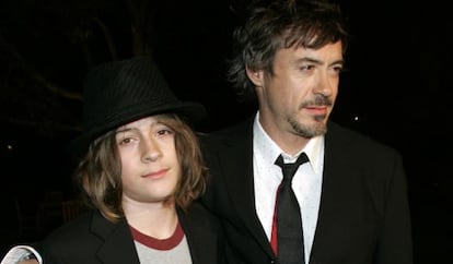 Indio Falconer Downey junto a su padre, el actor Robert Downey Jr.