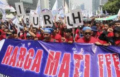 Trabajadores indonesios marchan hacia el Palacio Presidencial durante la celebracin del Da Internacional del Trabajo en Yakarta, Indonesia.