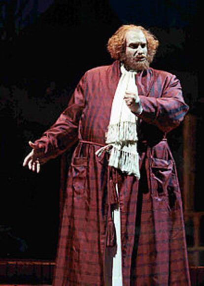 Michele Pertusi, en una escena de <i>Falstaff.</i>