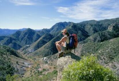 Contemplando Copper Canyon, en las Barrancas del Cobre, en Chihuahua (Méxito)