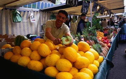 El multicultural mercado de Belleville se celebra cada martes y viernes en este barrio de Par&iacute;s. 