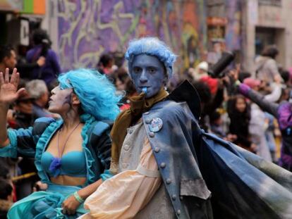 Desfile inaugural del Festival Iberoamericano de Teatro, por las calles de Bogot&aacute;. 