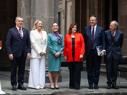 Claudia Sheinbaum y el secretario de economía, Marcelo Ebrard, con empresarios de Estados Unidos, el 15 de octubre.
