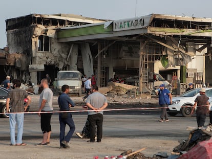 La zona afectada tras la explosión de una gasolinera en Majachkalá (Daguestán), este miércoles.