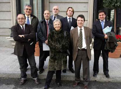 De arriba abajo y de izquierda a derecha, los consejeros Manuel Esteve, Luis Fernández, Héctor Maravall, Jesús Andreu, Miguel Ángel Sacaluga, Francesc Bellmunt, Teresa Aranguren y Santos Miguel Ruesga.