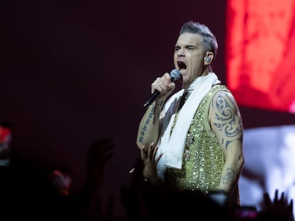 El cantante británico Robbie Williams en su concierto en el Palau Sant Jordi de Barcelona, dentro de su gira XXV Tour 2023, con la que celebra su cuarto de siglo como solista.