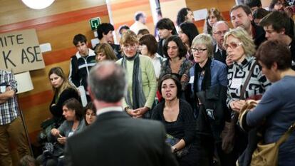 Trabajadores de la UPC encerrados en el centro.