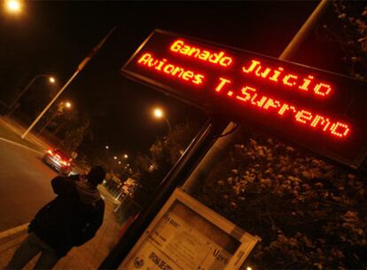 Panel luminoso en Ciudad de Santo Domingo (Algete) en el que se anuncia el fallo del Supremo.