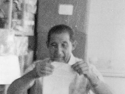 El doctor Eduardo Vela, en una imagen publicada en 1981.