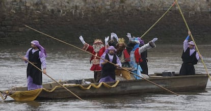 Llegada de los reyes magos a San Sebastian por el rio Urumea