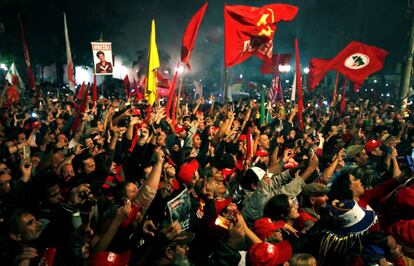 Apoiadores do ex-presidente Lula, em Curitiba.