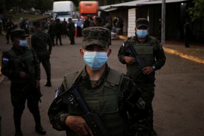 Elecciones en Honduras 2021: Fuerzas militares custodian el material electoral que será utilizado durante la jornada
