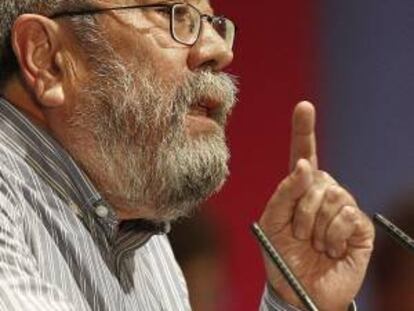 El secretario general de UGT, Cándido Méndez, durante su intervención en la inauguración del 41 Congreso confederal del sindicato que se celebra hasta hoy, en Madrid, bajo el lema "La unión por el trabajo. Acción y Solidaridad".