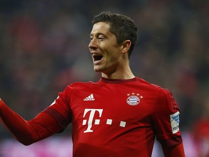 Lewandowski festeja un gol ante el Bremen.