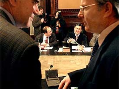 Los socialistas Ernest Maragall, a la izquierda, y José Montilla.