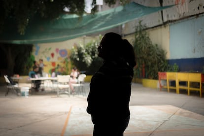 Una mujer en un albergue para personas migrantes y refugiadas víctimas de violencia, en Ciudad de México.