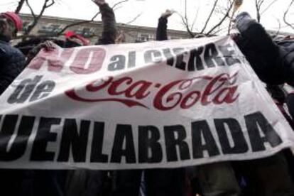 Trabajadores de Coca Cola durante una concentración. EFE/Archivo