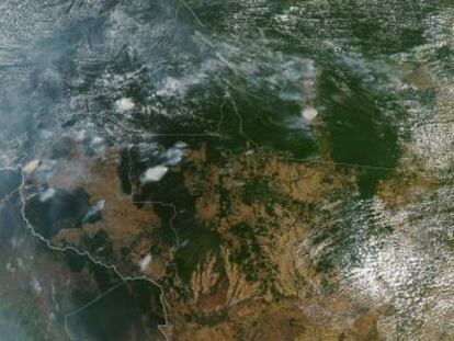 Bolsonaro sugiere que las ONG causan los incendios de forma deliberada