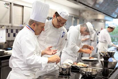 Curso de cocina en Le Cordon Bleu, en París.