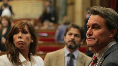 Sánchez-Camacho, Oriol Pujol y Artur Mas, en el Parlamento de Cataluña en 2011.