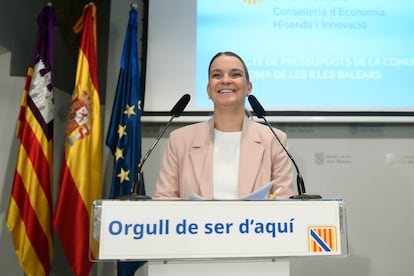 La presidenta del Govern Balear, Marga Prohens, durante su comparecencia este viernes .