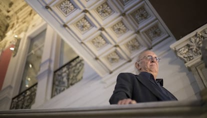 El escritor griego Petros Márkaris en Barcelona.