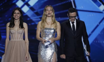 Los presentadores Lucy Ayoub, Bar Refaeli y Erez Tal en la gala de Eurovisión.