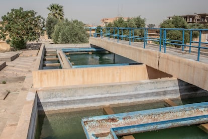 Un detalle de la estación de agua de Raqa reconstruida en 2019 y 2020 después de que fuera destruida durante la batalla contra el EI y quedara fuera de servicio al 70%. Actualmente suministra agua potable a los habitantes de Raqa. La reconstrucción de la estación ha hecho posible que personas desplazadas a otras zonas volvieran a la ciudad.