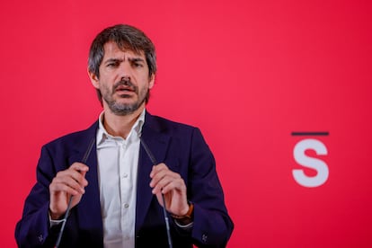 El ministro de Cultura y portavoz de Movimiento Sumar, Ernest Urtasun, durante la rueda de prensa este lunes en Madrid.