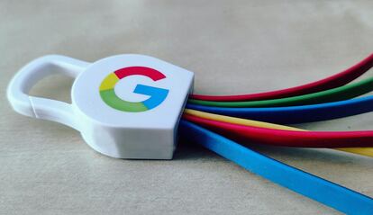 Logotipo de Google con cables de colores