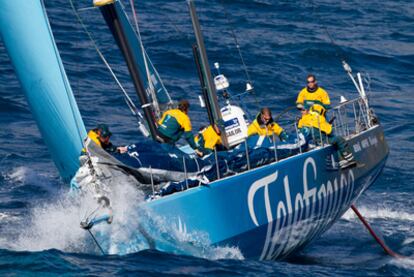 El equipo Telefónica, durante la regata