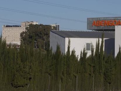 Exterior del complejo de Abengoa Water en Dos Hermanas (Sevilla). EFE/Archivo