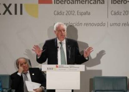 El ministro español de Asuntos Exteriores, José Manuel García-Margallo, durante su intervención en la presentación del informe "Perspectivas Económicas de América Latina",en un acto celebrado hoy en el Palacio de Congresos de Cádiz en el marco de la XXII Cumbre de Jefes de Estado y de Gobierno.