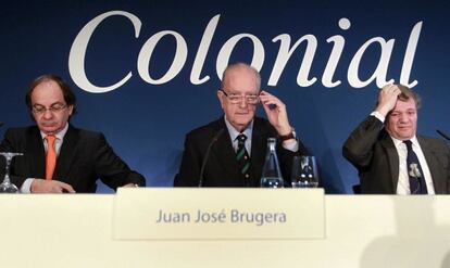 Juan Jos&eacute; Bruguera (centro) presidente, Pere Vi&ntilde;olas, consejero delegado (izquierda) y Francisco Pal&agrave; del consejo de administraci&oacute;n (derecha) de Inmobiliaria Colonial.