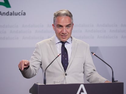 El consejero de Presidencia, Elías Bendodo, durante la rueda de prensa tras el Consejo de Gobierno andaluz en el Palacio de San Telmo, el 10 de mayo de 2022 en Sevilla.