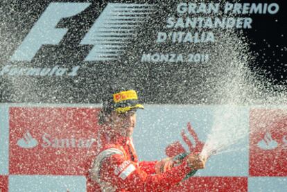Alonso, en el podio de Monza