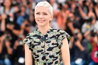 Michelle Williams – La actriz, cuatro veces nominada al Oscar gracias a su trabajo en Blue Valentine o Manchester frente al mar, también nació en el seno de un hogar adinerado. Su padre Larry Williams, es un agente de bolsa que trató de hacer carrera –sin éxito– como político republicano y que tiene varios libros publicados. Sin embargo, la protagonista de Mi semana con Marilyn se emancipó legalmente de su familia con apenas 15 años, buscando la libertad necesaria para poder trabajar en los platós sin que las restricciones que protegen a los niños en los rodajes limitaran sus jornadas.