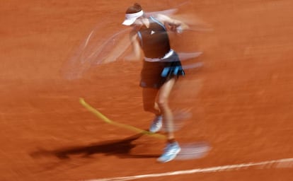 Muguruza, durante el partido contra Larsson en París.