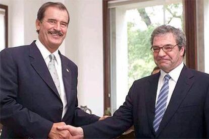 El presidente de México, Vicente Fox, con César Alierta, del Grupo Telefónica.